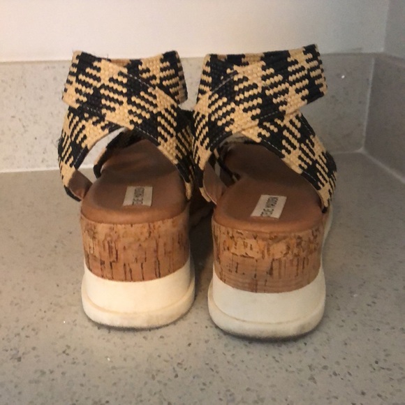 Platform Sandals - Picture 4 of 7